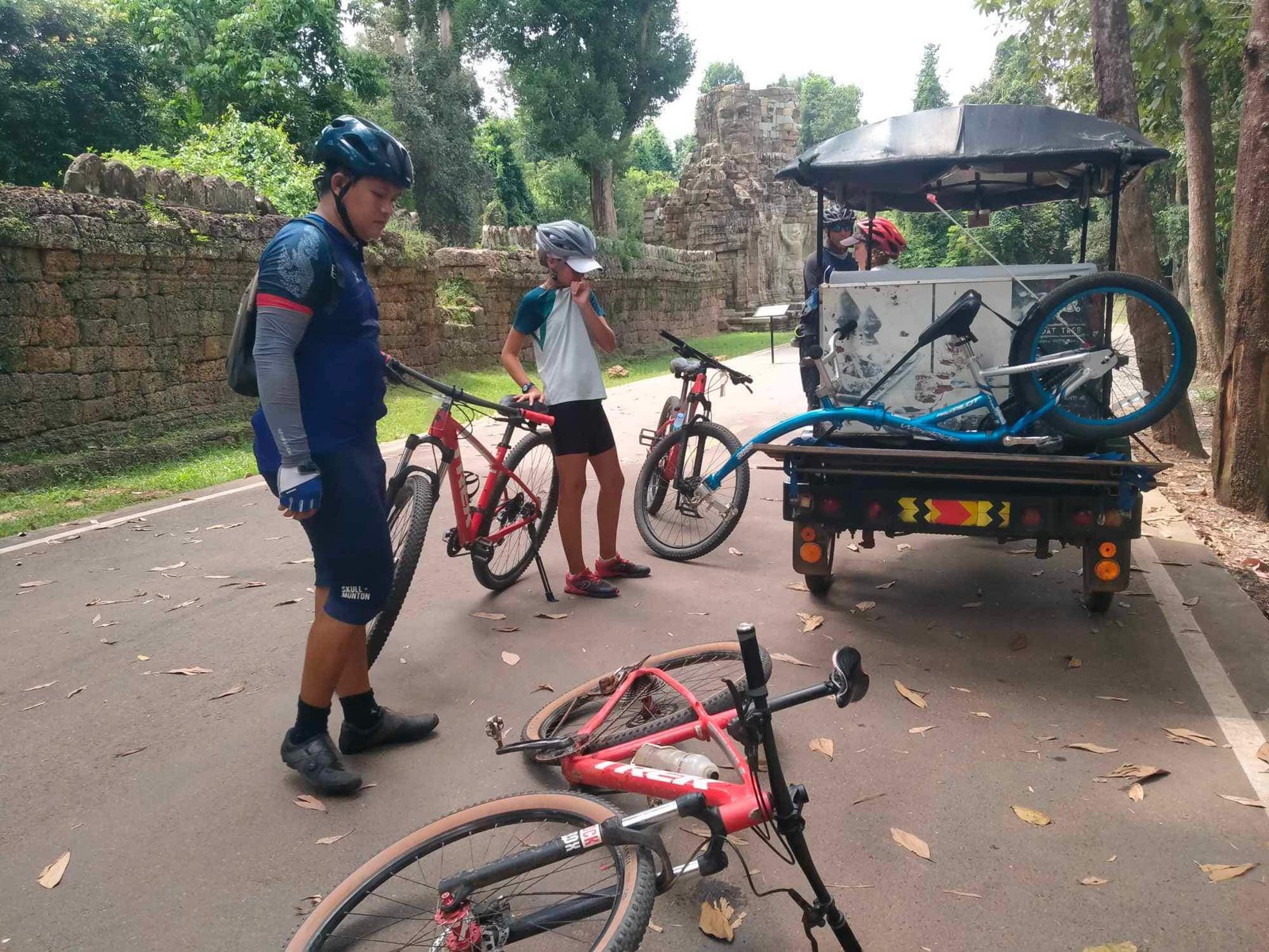 Road Bicycle from Angkor to Sihanouk Ville, Cambodia 9 Days